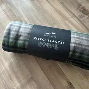 Slowtide Fleece Blanket in Green and Gray